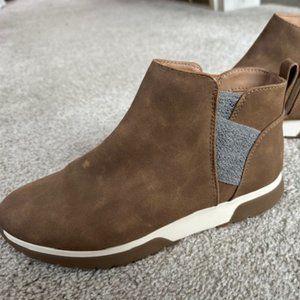 Life Stride Women's 8.5 Hope Boot in Mushroom